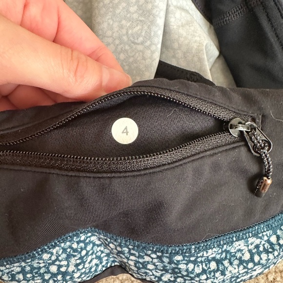 Size 4 2 1/2 inch - Lulu Lemon shorts - Picture 4 of 4